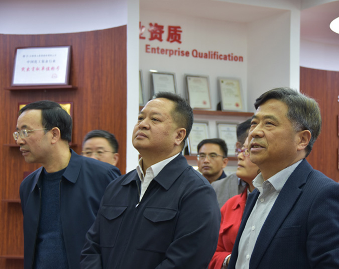 江西省商務(wù)廳黨組書(shū)記、廳長(zhǎng)猶 王瑩蒞臨我司考察指導(dǎo)